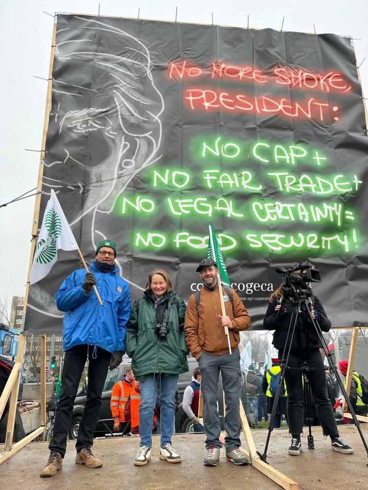 La FDSEA 14 est là aussi, notamment Xavier Hay, président, Sarah Cardon et David Hastain.