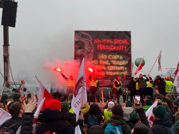 Avant de démarrer la marche, un discours a été prononcé par Gérard Lorber, président de la FDSEA 67, avant la prise de parole d'Arnaud Rousseau et d'autres responsables syndicaux.