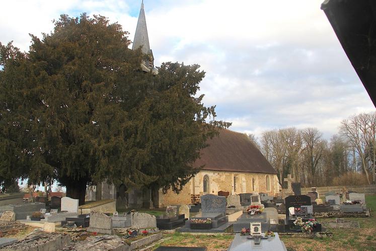 Collandres-Quincarnon compte deux églises et deux cimetières à entretenir.