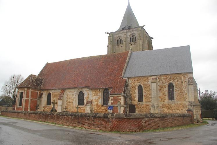 Le clocher actuel de l'église de Barc daterait de 1829, il aurait remplacé celui d'origine en " fer de hache " comme ceux des églises Saint-Taurin d'Évreux, Arques-la-Bataille en Seine-Maritime et Orbec dans le Calvados, tous coiffent des tours de pierres.