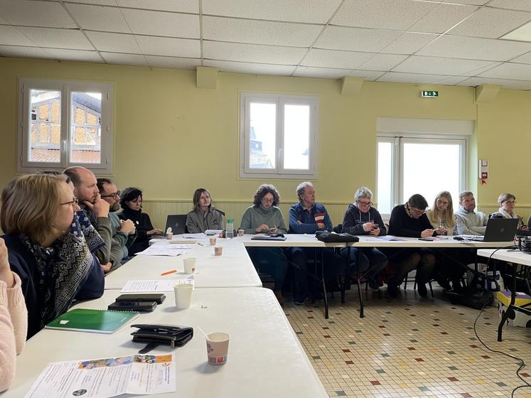 "Si on a créé cette association, c'était pour être mieux organisés sur la transformation laitière. [...] L'objectif, c'est de continuer l'activité le plus longtemps possible, dans les meilleures conditions", scande Guillaume Eudier, vice-président.