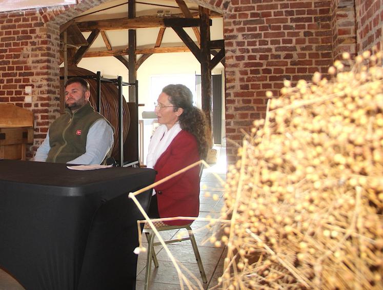 Romain Depestele et Anne Nizery ont fait un point sur les nouveaux débouchés du lin. "Une piste pour sécuriser les marchés."