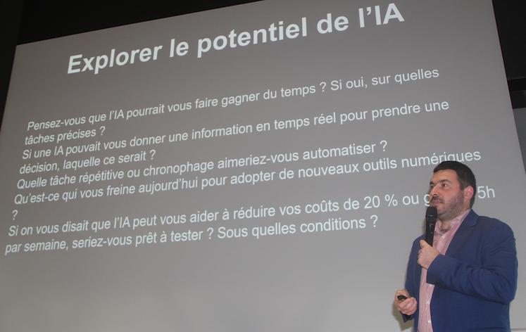 Kévin Guérin, fils d'agriculteur et informaticien, est intervenu sur le sujet de l'IA (Intelligence Artificielle). Il est temps d'apprendre à prompter et surtout bien prompter.