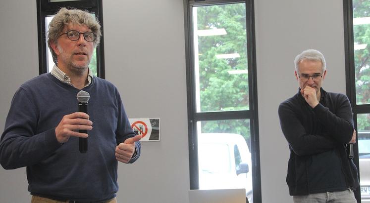 La facture annuelle Cuma pour Antoine Thibault, c'est 6 000 €. "J'aurais quoi comme matériel avec 6 000 d'annuité", s'est interrogé le président trésorier de sa propre Cuma.