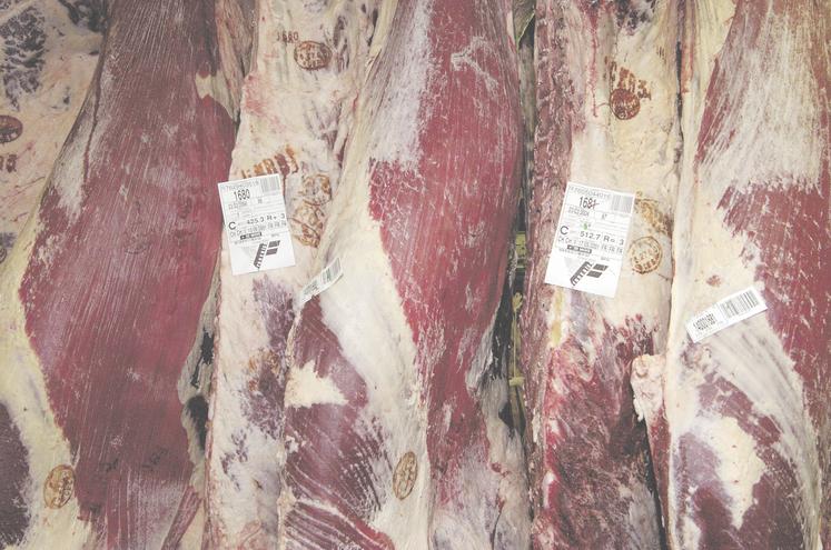 Les industriels mettraient en avant l'importance de leurs stocks de viande.