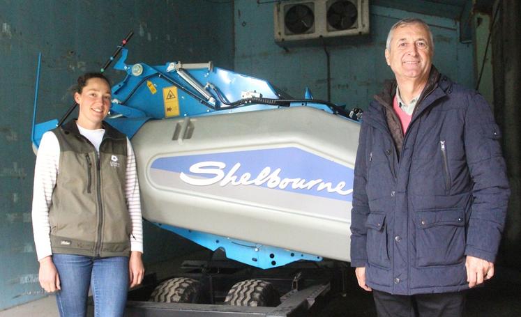 Claire Maupas et Laurent Vallée (respectivement technicienne de plaine et directeur général délégué de la linière du Ressault) : "à la fin des années quatre-vingt, la France produisait 20 % de ses semences. Aujourd'hui, elle est autonome à 90 %".
