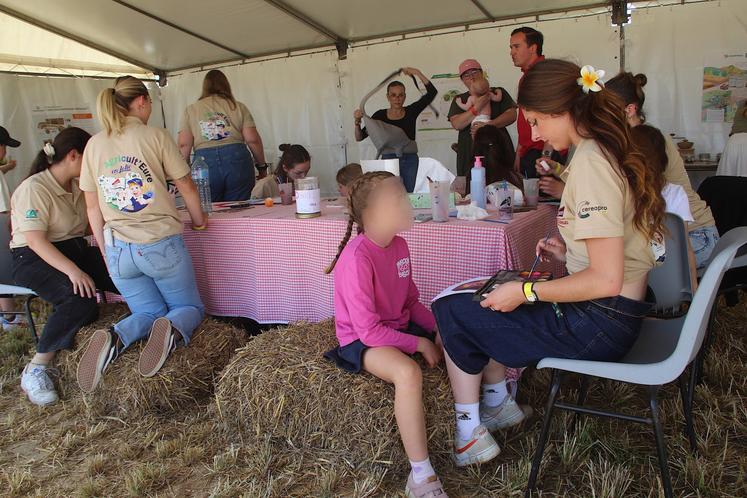 L'atelier maquillage pour les petits enfants.