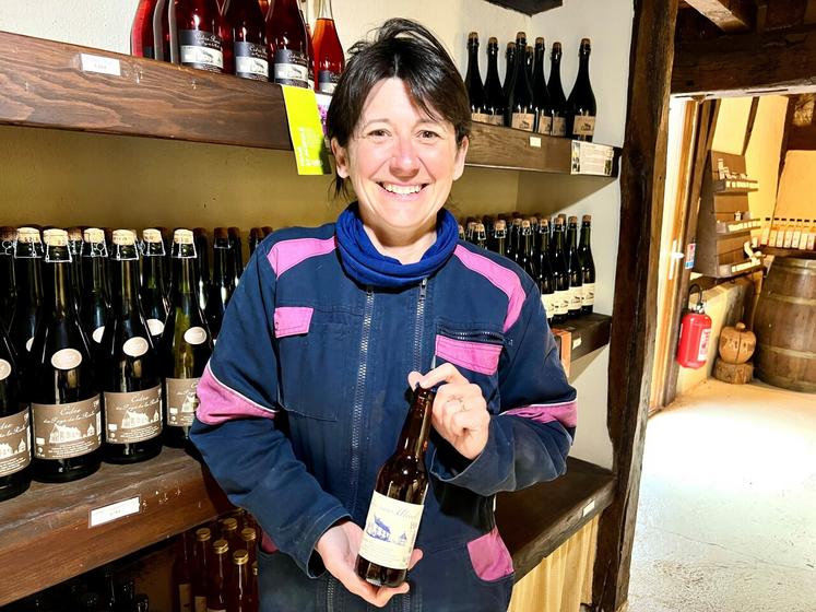 Marie Bourut accueille ses clients avec des visites de la cidrerie et du musée du Cidre.