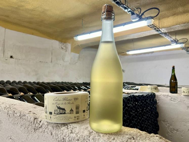 La Cidrerie du Manoir du Val a développé un cidre blanc sous oxygène contrôlé.