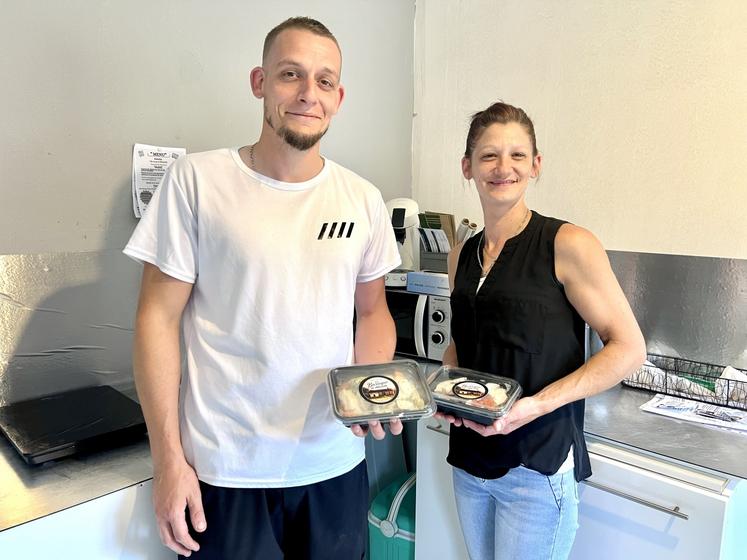 Anthony Juniot et Sabrina Lefebvre cuisinent leurs plats dans la maison de Lulu.