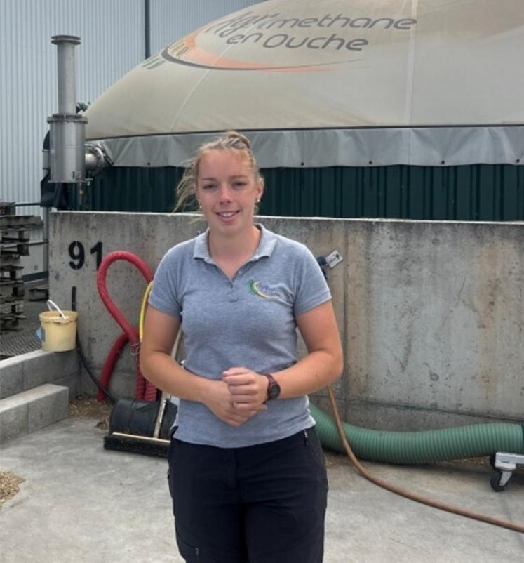 Flora Rouillé, co-responsable de site chez Agriméthane en Ouche dans l'Orne.