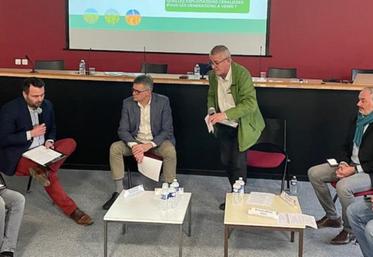 Participaient également à la table ronde : Christophe Lemelle (responsable exécution et cahier des charges filières chez Sénalia), Alexis Portheault (vice-président de la coopérative NatUp et
agriculteur) et Gaëtan Synaeve (responsable filière chez Sevépi)