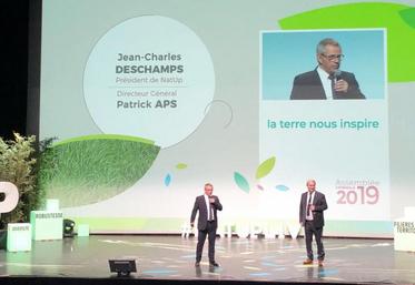 De gauche à droite, Jean-Charles Deschamps, le président du groupe Natup, et son directeur général, Patrick Aps,
lors de l’assemblée générale le 3 décembre à Evreux