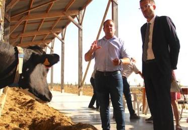 Benoit Gavelle en pleine explication. Le préfet a apprécié ce contact rapide avec une délégation représentative des différentes filières.