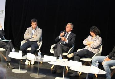 De gauche à droite, Frédéric Denhez, animateur de la table-ronde, Pierre Lebaillif, Emmanuel Hyest, Claire Poinsot, Patrick Le Gouée.