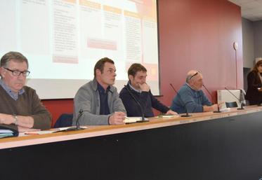 Guy Jacob, Gilles Lievens, Fabrice Moulard et Eric Chanu
ont débattu avec une salle pleine.