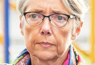 La nouvelle ministre de la Transition écologique gardera
parallèlement le portefeuille des Transports.