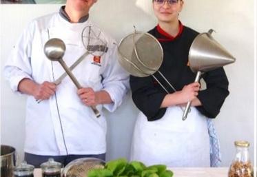 Laurent Guillot, du lycée Malherbe, de Caen et Sophie Bicheray pour leur recette de rosti de lentilles aux légumes, aromates et son oeuf poché.