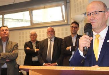 Jacques Chevalier visiblement ému avec en arrière plan Daniel
Génissel, Jean-Louis Belloche, Daniel Epron et Sébastien Windsor.