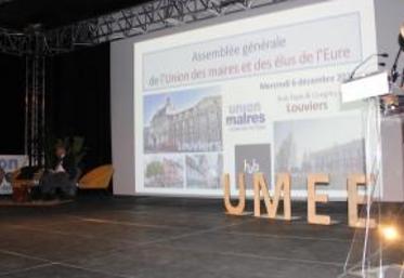 Kristina Pluchet, la sénatrice-agricultrice a « rendu hommage
au dévouement de nos maires et de leur secrétaire qui sont en
première ligne. Comptez sur moi pour défendre la place de la
ruralité ».