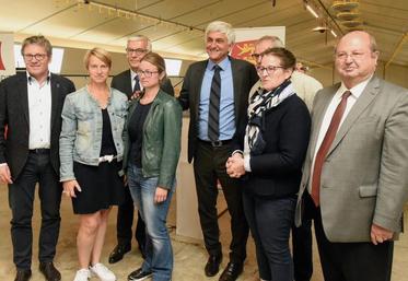 Fanny Baudimont, a présenté ses installations au président
de la Région, Hervé Morin, et aux professionnels du monde
agricole.