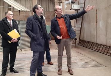 Régis Chopin a pris la parole pour présenter son exploitation familiale depuis trois générations.