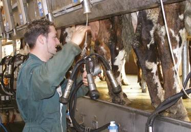 Pour Nicolas Fontaine, « il était important que les producteurs aient une parfaite connaissance du dossier pour pouvoir choisir librement à qui ils vendront leur lait dans le futur ».