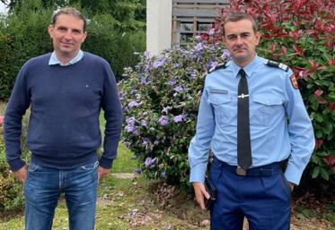 Fabrice Moulard et le colonel Emmanuel Gros.