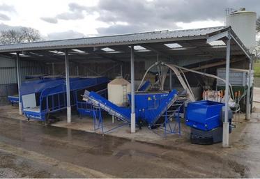 Sur sa gamme Master, le constructeur Delaval propose des tables, un
convoyeur et un bol mélangeur fix d'une capacité de 8 à 22 m3.