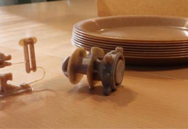 Objets fabriqués en bioplastique avec 30% de blé. Ils ont été développés dans le cadre d’un partenariat avec la coopérative Agrial. L’objectif : valoriser les écarts de tri dans les stations de semences.