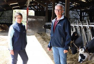 Anne-Marie Lebreton, éleveuse laitière à Cordey, dans le Calvados et Etienne Doligez, directeur technique adjoint à Littoral normand