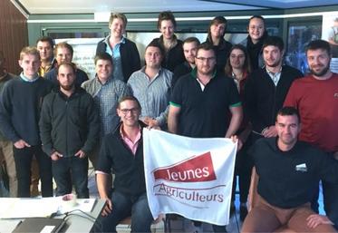 L'équipe composée d'une vingtaine de personnes, a mené une réflexion commune pour optimiser les échanges en interne, mieux travailler ensemble et aboutir à la construction d'un projet de mandature.