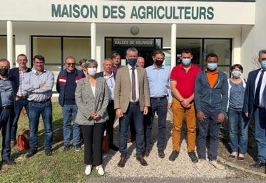 Au côté de Fabrice Moulard (FNSEA 27) et Victor Delavoipière (JA 27), tous les élus ou leur représentant avaient répondu présents.  « On compte sur vous pour nous soutenir dans nos projets de développement,» espère la Ferme départementale.