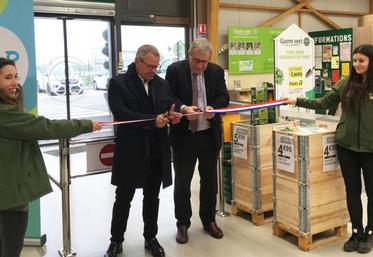 Coupure du ruban par Jean-Charles Deschamps, président de NatUp et Patrick Blanchet, directeur de Vertdis.