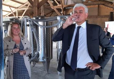 Dégustation de la première cuvée de Delphine et Matt Angwin.