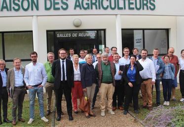 Carton presque plein ce lundi à Guichainville. Pour les élus locaux, l’agriculture et notamment l’élevage, reste une composante du dynamisme départemental. Les réponses entre les uns et les autres divergent parfois, mais l’écoute est attentive. Reste à transformer les bonnes intentions en actes concrets et palpables.