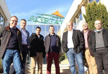 Les représentants de
la FRSEA et des JA, à
Caen, lors de la remise de la
pétition qu'ils avaient lancée en
octobre.