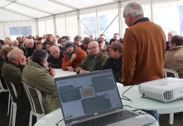 Plus de 180 éleveurs présents, le devenir de la filière bovine régionale
mobilise malgré l'envolée des coûts de production.