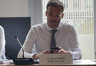 De gauche à droite : Alexandre Rassaert, président du conseil départemental, Simon Babre, préfet et Isabelle Burel, directrice de projet TEET.