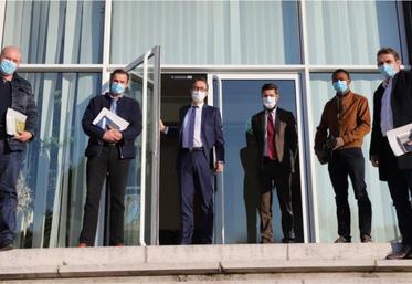 Fabrice Moulard (Président FNSEA 27), Stéphane Prevost (Vice-Président FNSEA 27, Victor Delavoipiere (Co-président JA 27) et Gilles Lievens (Président Chambre d’agriculture 27) constituaient le groupe d’agriculteurs reçu par monsieur le préfet Jérôme Filippini et le DDTM Laurent Tessier