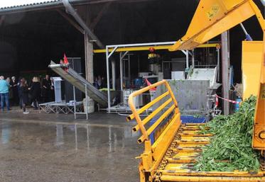 Le pilote est capable de produire 800 kg de pigment bleu par an (objectif 2023). Dans la phase industrielle, on tutoiera les 20 t/an.
