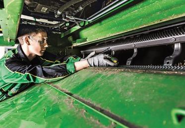 Les battes se remplacent par paire, en changeant simultanément
celle opposée, afin de garantir l'équilibre dynamique du
batteur.