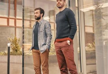 Cyril Brenac est à gauche, Benjamin Buquet à droite,
avec leurs baskets 100 % recyclable.