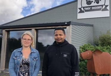Pauline Desprès, qui s'occupe de l'administratif et Jacques Jeanpierre, l'un des associés de Tradi'découpe.
