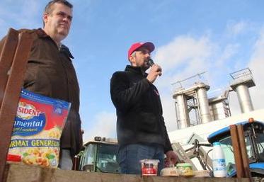 Un litre de lait payé 0,4 € au producteur et revendu 1,20 € au consommateur : une belle culbute pour le géant lavallois. Encore mieux avec le râpé Président : 5 €.