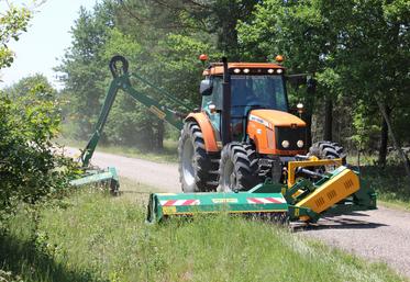 Le Département de l'Eure est gestionnaire d'environ 4 200 km de routes départementales et applique depuis 2009 une gestion différenciée pour faucher ses bords de routes à savoir les dépendances vertes.