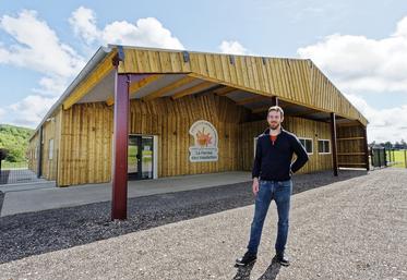 Alexandre Lhermeroult et son père ont mis trois ans à sortir le bâtiment de terre.