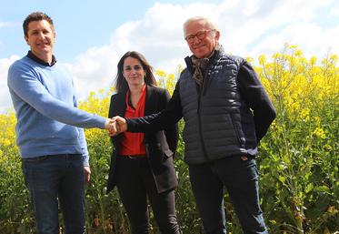 Céline Lefevres entourée de son ancien et nouveau président. "La qualité du binôme président-directrice est fondamentale pour faire grandir l'entreprise en toute sérénité", insistent de concert Patrick Pottier et Gilles Lancelin.