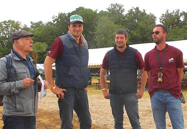 Les forces vives de ce festival au côté du speaker officiel. La cheville ouvrière de ce rendez-vous a remercié les bénévoles : "ce sont eux qu'il faut applaudir".