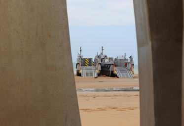 Il y a 80 ans, dix nations ont débarqué sur les côtes normandes. Parmi elles, 73 000 soldats britanniques, 55 000 soldats américains, 21 000 soldats canadiens et 177 français. En ce 6 juin 2024, le monde les remercie.